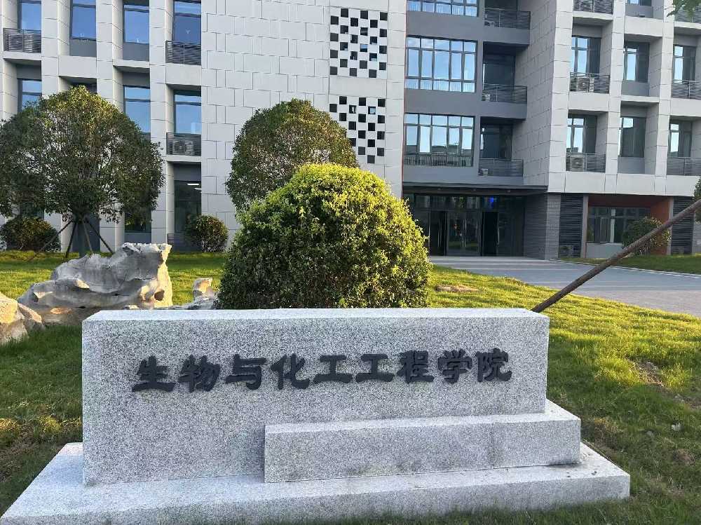 平和县扬州职业大学体育场高杆灯项目